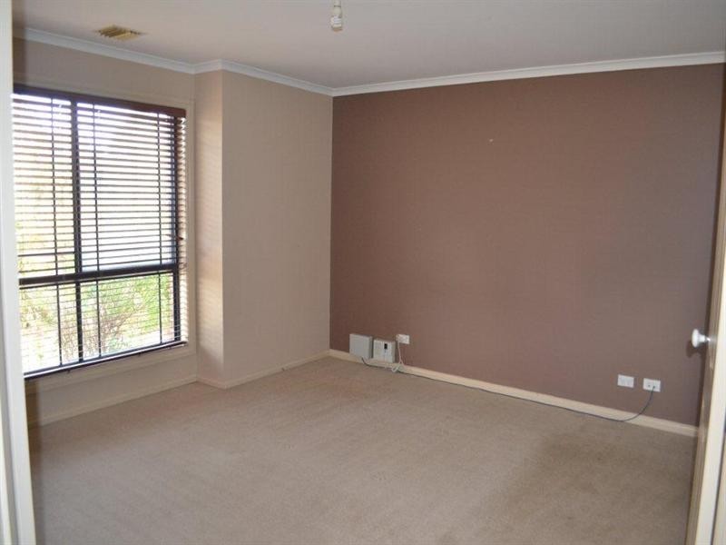 1 Bushmans Way, South Morang VIC 3752