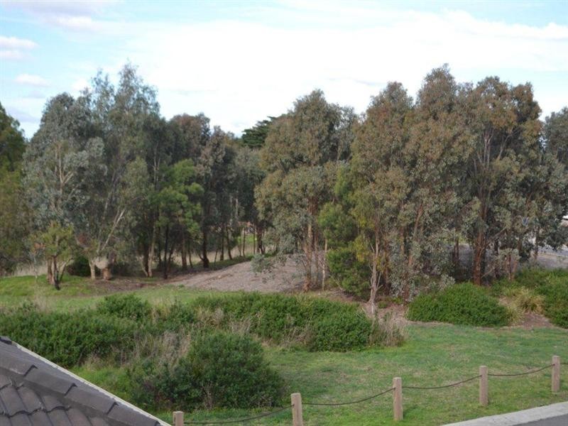 1 Bushmans Way, South Morang VIC 3752