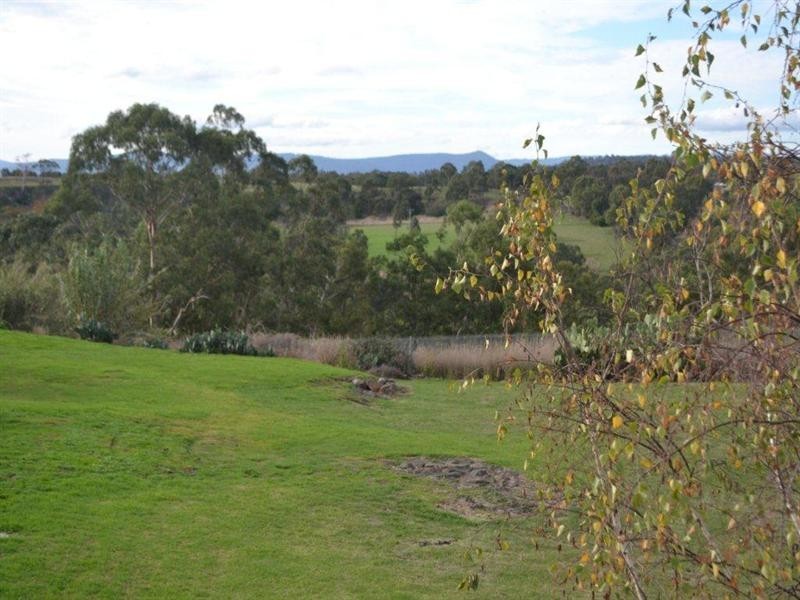 1 Bushmans Way, South Morang VIC 3752