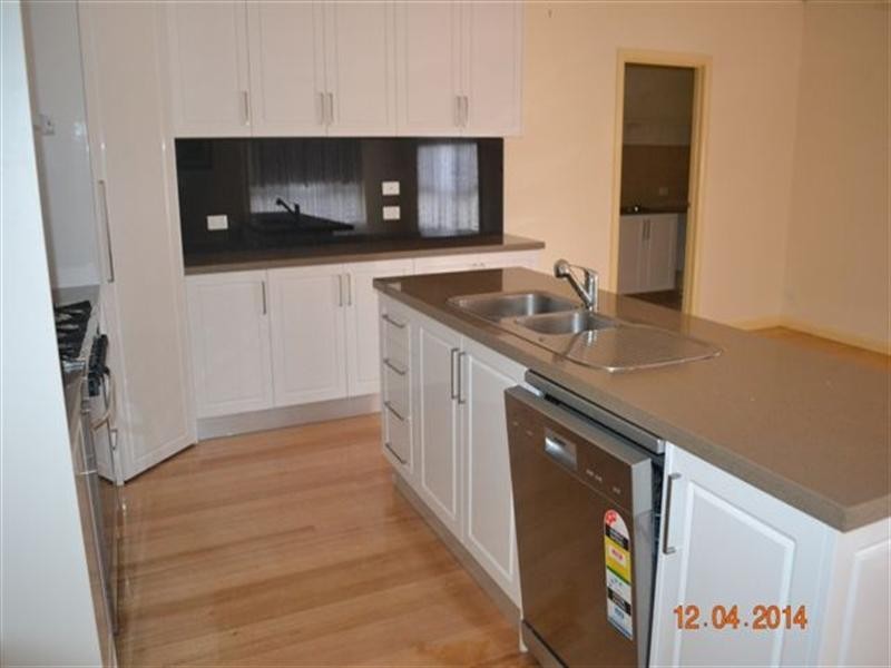 12 Clinton Street, Heidelberg Heights VIC 3081