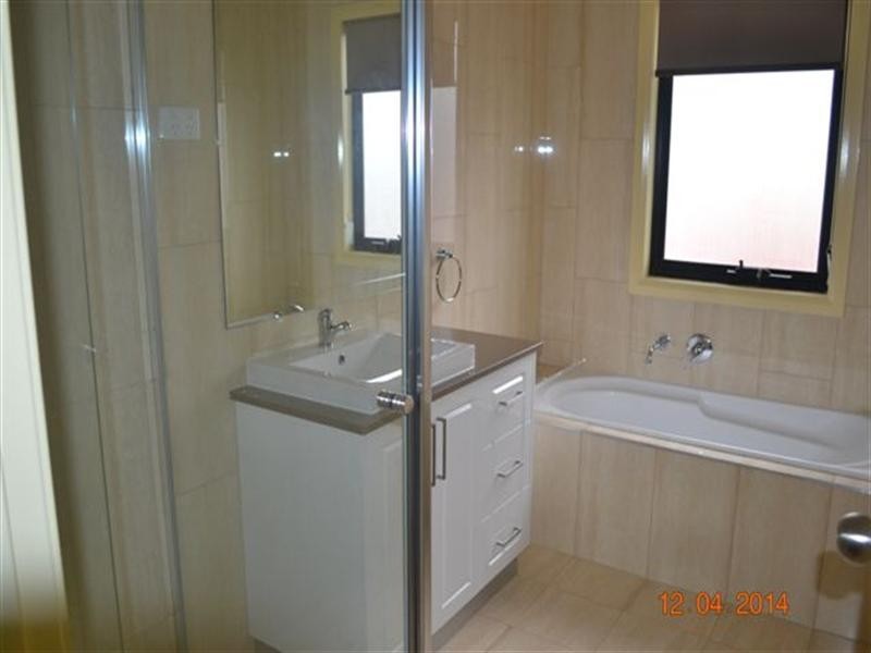 12 Clinton Street, Heidelberg Heights VIC 3081