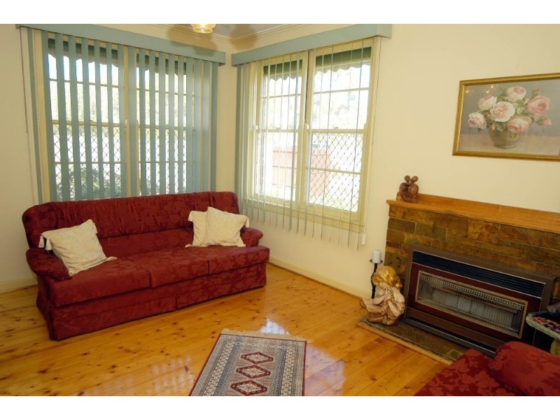 16 Tobruk Avenue, Heidelberg West VIC 3081
