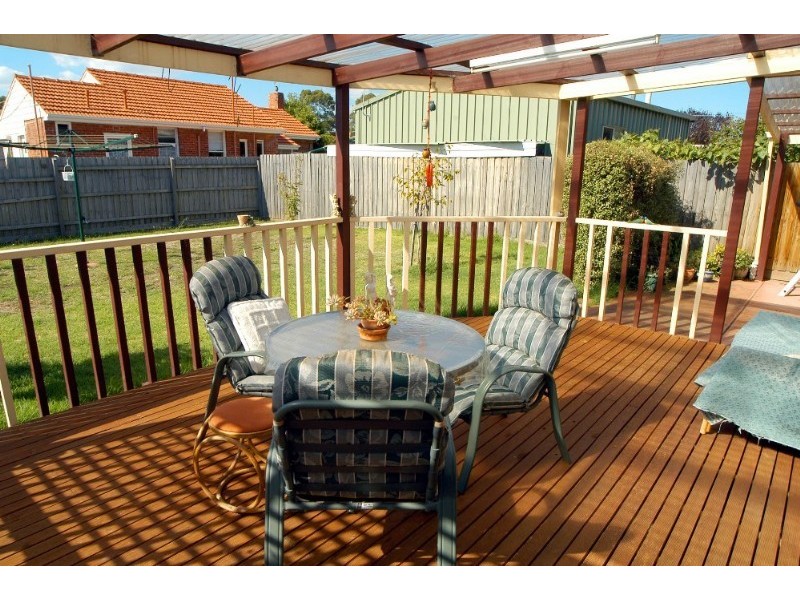 16 Tobruk Avenue, Heidelberg West VIC 3081