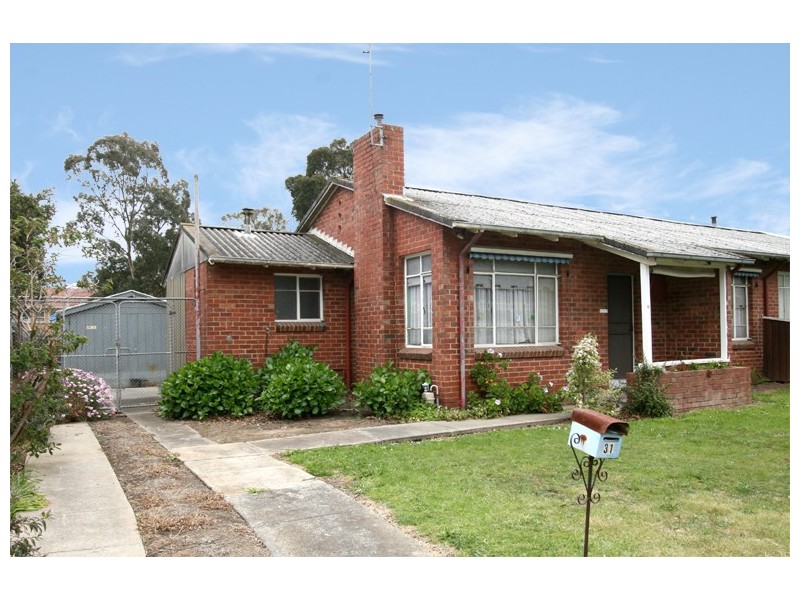 31 Law Street, Heidelberg Heights VIC 3081