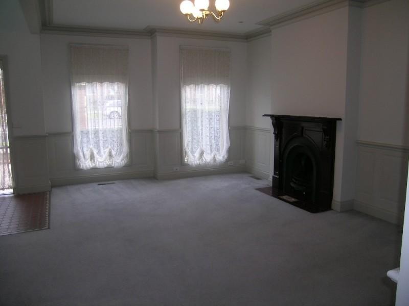 2/12 Jika Street, Heidelberg VIC 3084