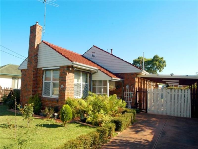 16 Tobruk Avenue, Heidelberg West VIC 3081