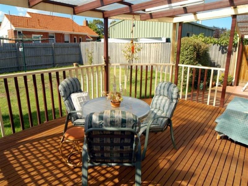 16 Tobruk Avenue, Heidelberg West VIC 3081
