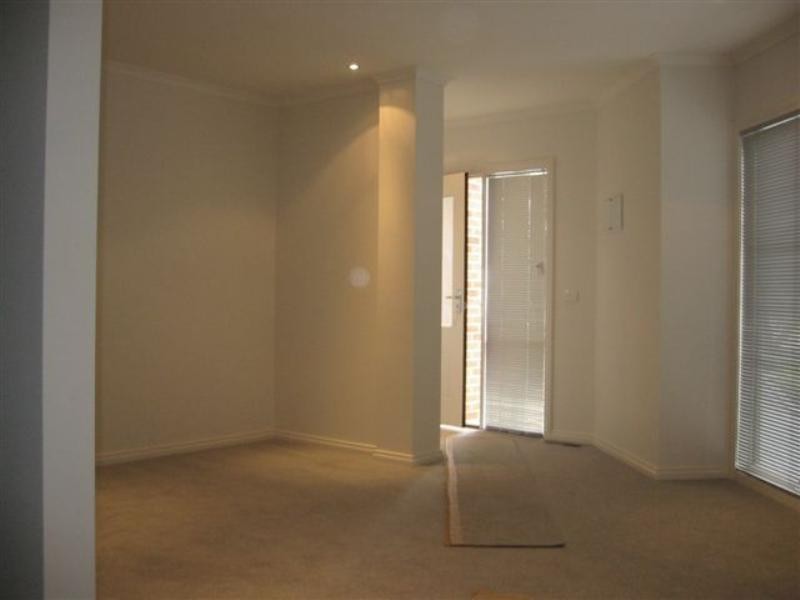 8/2 Bayliss Street, Preston West VIC 3072