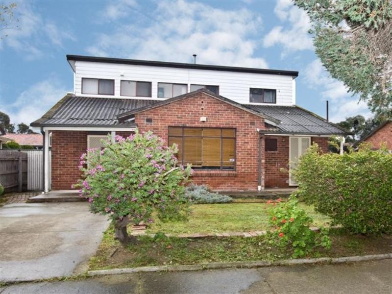 19 Law Street, Heidelberg Heights VIC 3081