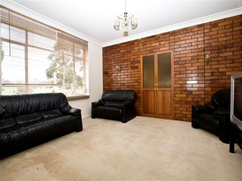 19 Law Street, Heidelberg Heights VIC 3081