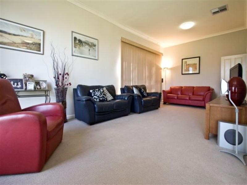 17 Lloyd Street, Heidelberg Heights VIC 3081