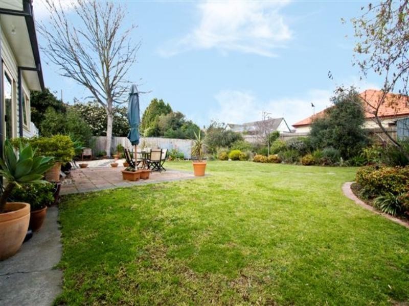 17 Lloyd Street, Heidelberg Heights VIC 3081