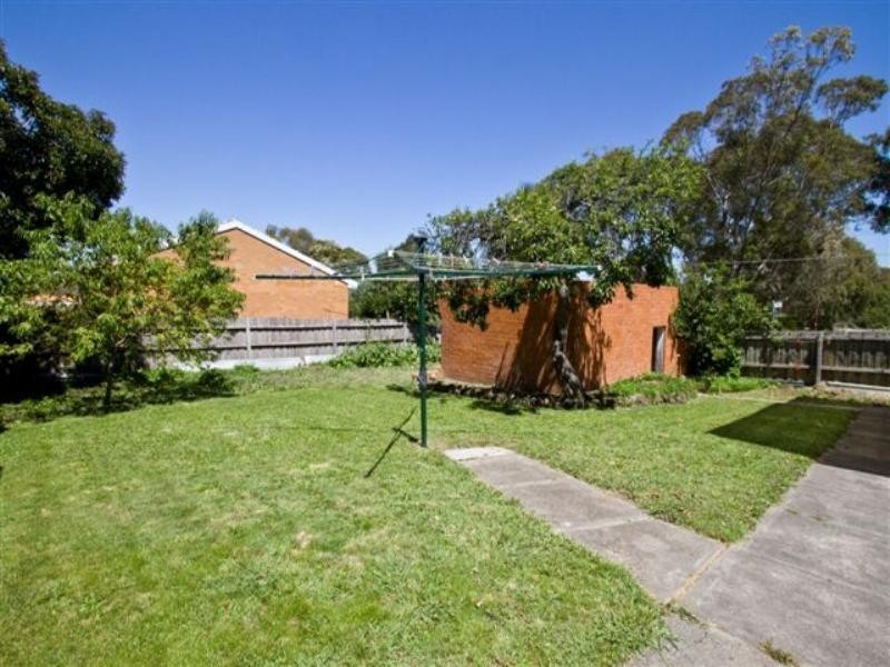 2 Gloucester Drive, Heidelberg VIC 3084