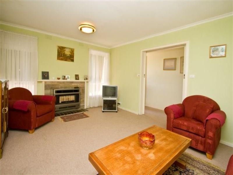 2 Gloucester Drive, Heidelberg VIC 3084