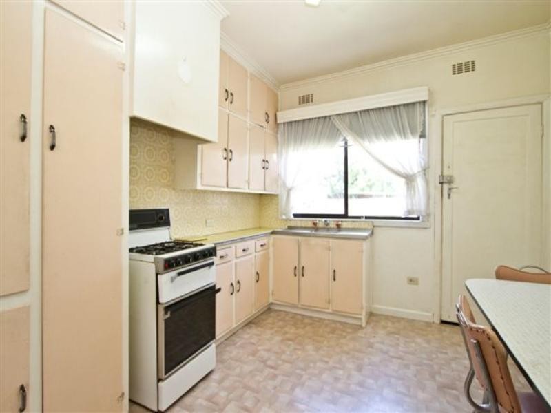 10 Law Street, Heidelberg Heights VIC 3081