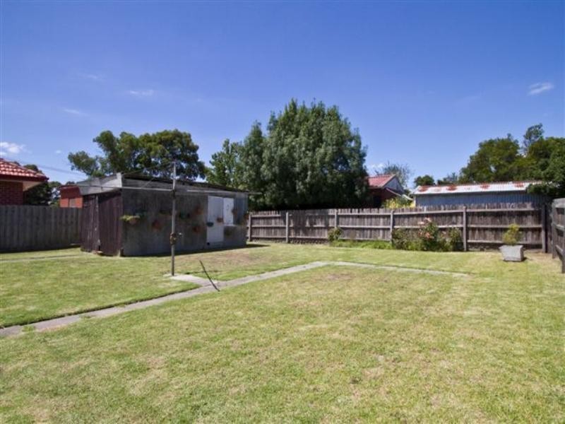 10 Law Street, Heidelberg Heights VIC 3081