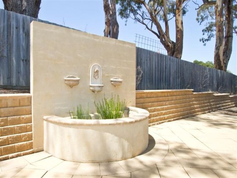 4 Monomeath Avenue, Diamond Creek VIC 3089