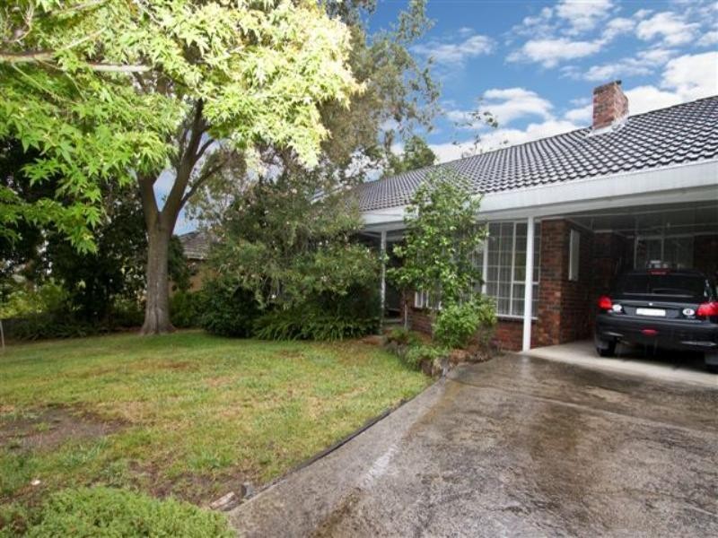 27 Robern Parade, Viewbank VIC 3084