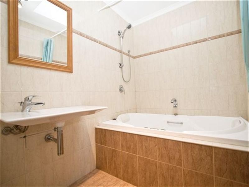 1/77 St. James Road, Rosanna VIC 3084