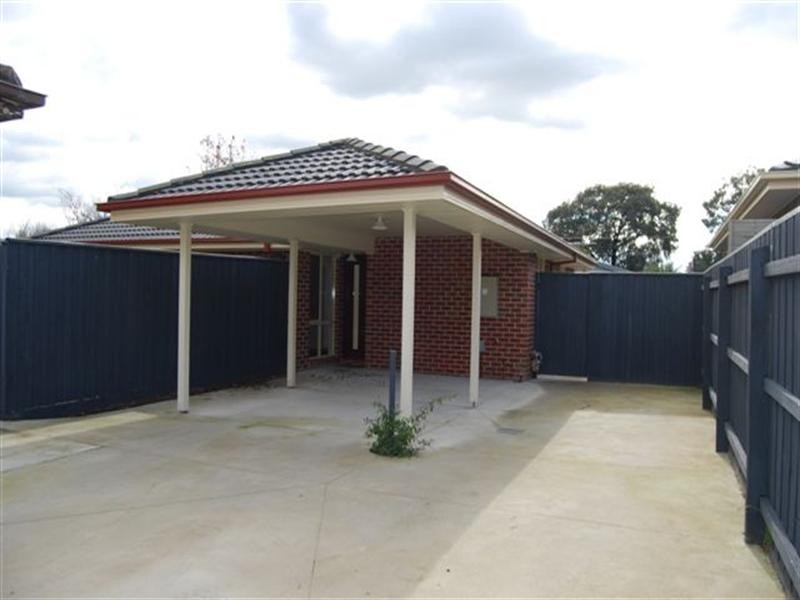 2/32 Setani Crescent, Heidelberg West VIC 3081