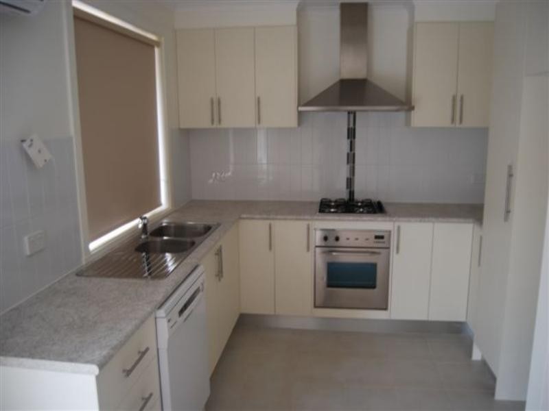 2/32 Setani Crescent, Heidelberg West VIC 3081