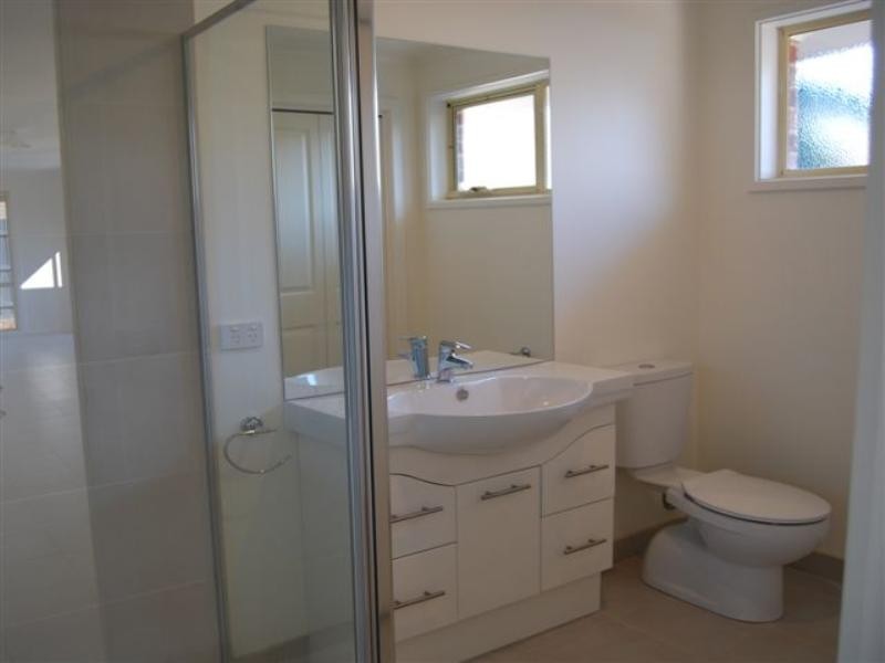 2/32 Setani Crescent, Heidelberg West VIC 3081