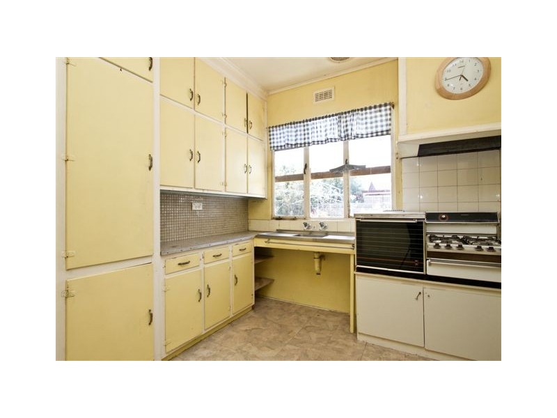 2 Carbeen Parade, Heidelberg West VIC 3081