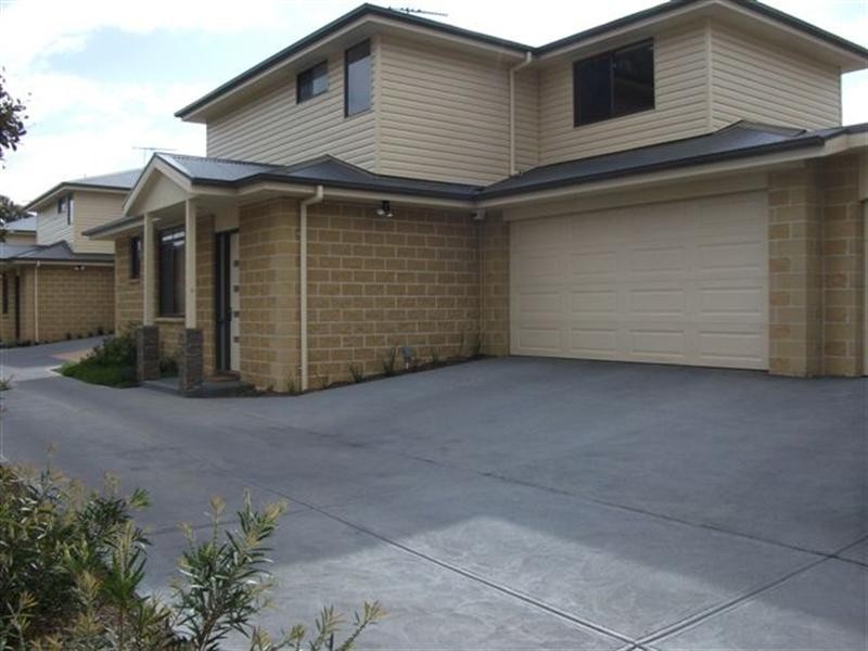 2/84 Strathallan Road, Macleod VIC 3085