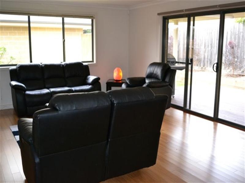 2/84 Strathallan Road, Macleod VIC 3085