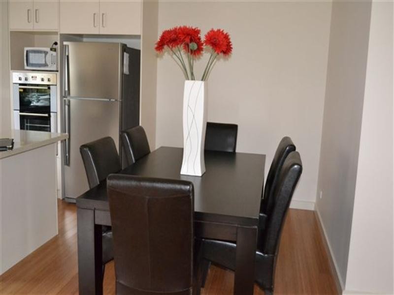 2/84 Strathallan Road, Macleod VIC 3085