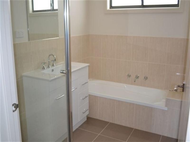 2/84 Strathallan Road, Macleod VIC 3085