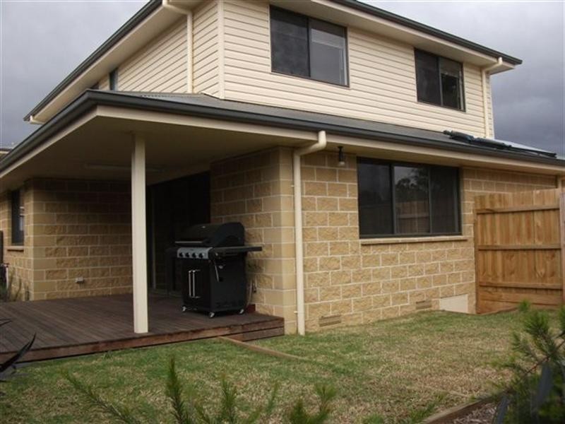 2/84 Strathallan Road, Macleod VIC 3085