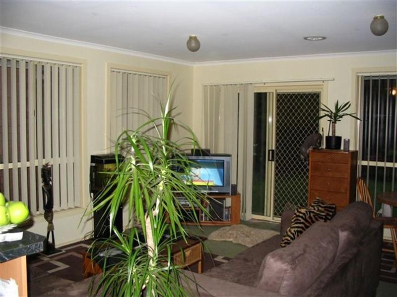 2/24 Maidstone Street, Altona VIC 3018