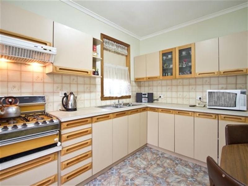 2 Marks Avenue, Heidelberg Heights VIC 3081