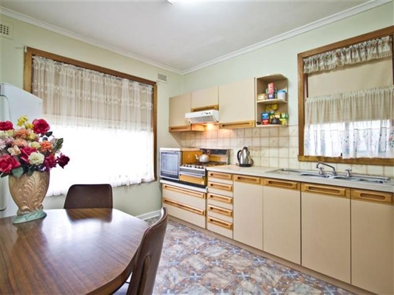 2 Marks Avenue, Heidelberg Heights VIC 3081