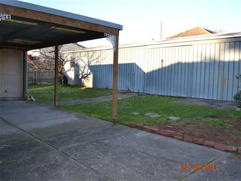 2 Marks Avenue, Heidelberg Heights VIC 3081