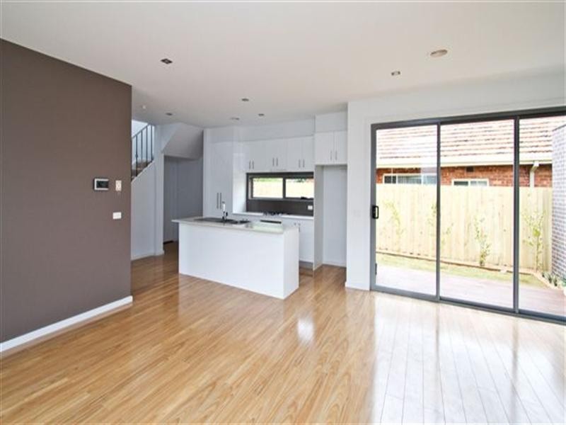 2/115 Waiora Road, Heidelberg Heights VIC 3081