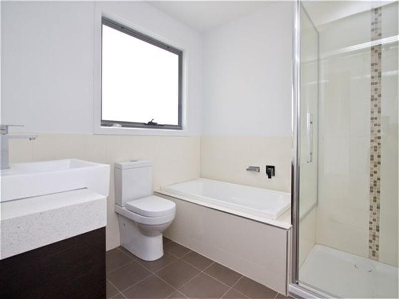 2/115 Waiora Road, Heidelberg Heights VIC 3081