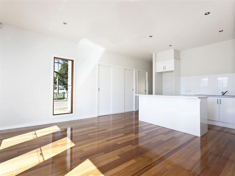 2 Carbeena Parade, Heidelberg West VIC 3081