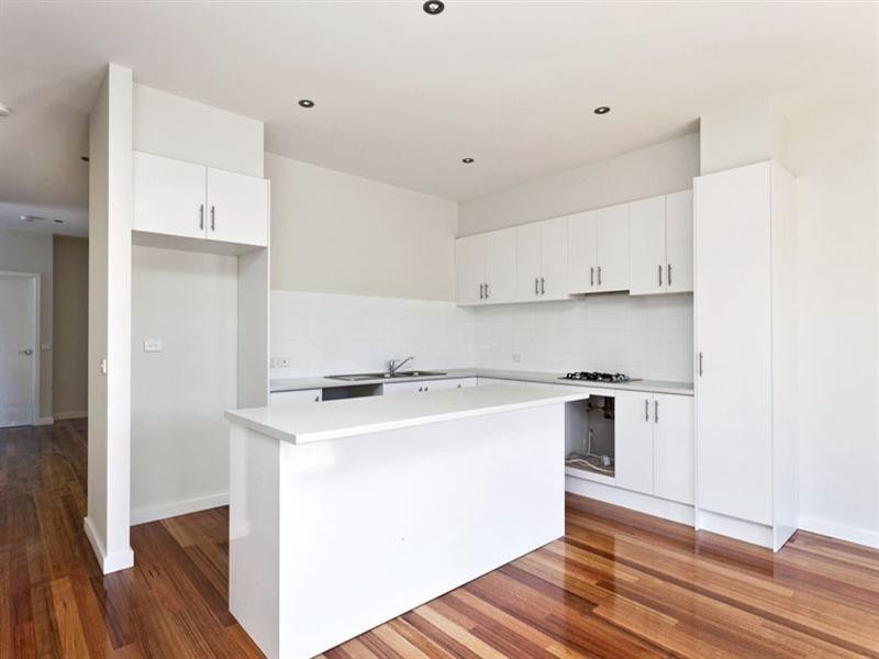 2 Carbeena Parade, Heidelberg West VIC 3081