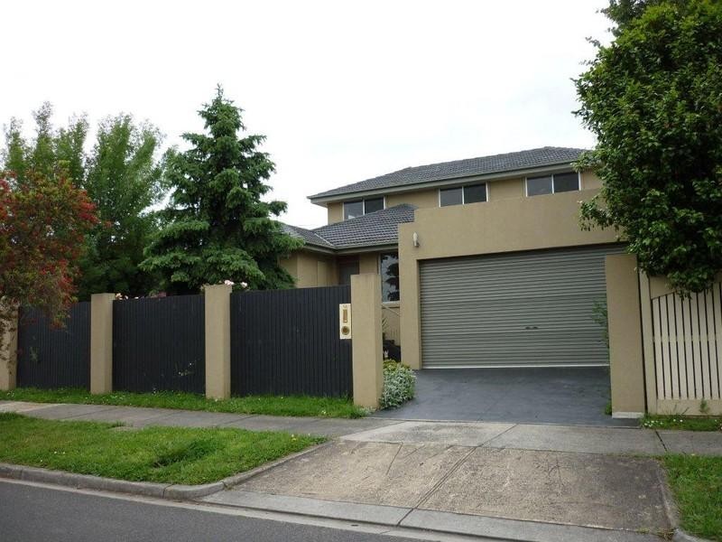 18 Dunvegan Crescent, Macleod VIC 3085