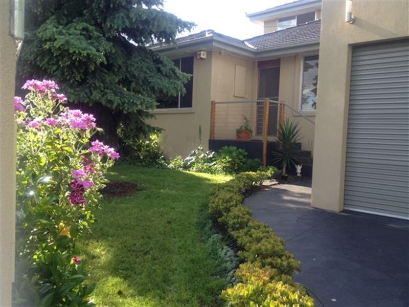 18 Dunvegan Crescent, Macleod VIC 3085
