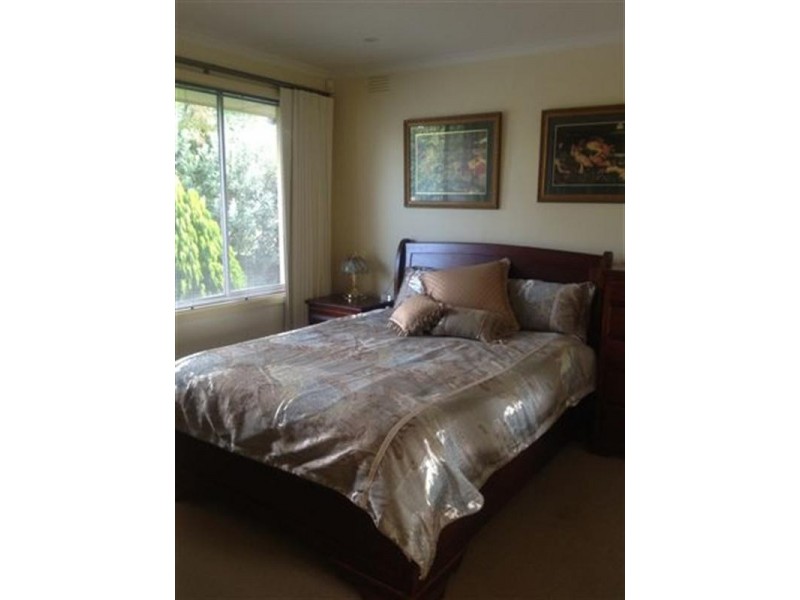 18 Dunvegan Crescent, Macleod VIC 3085