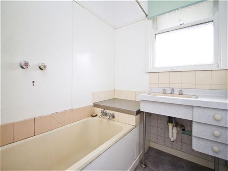 23 Blackwood Parade, Heidelberg West VIC 3081