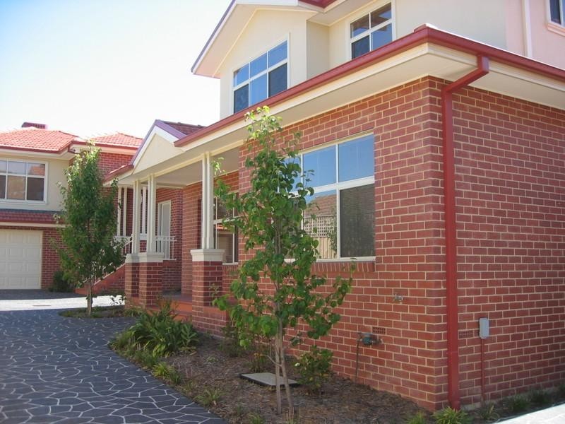 2/57 Yarra Street, Heidelberg VIC 3084