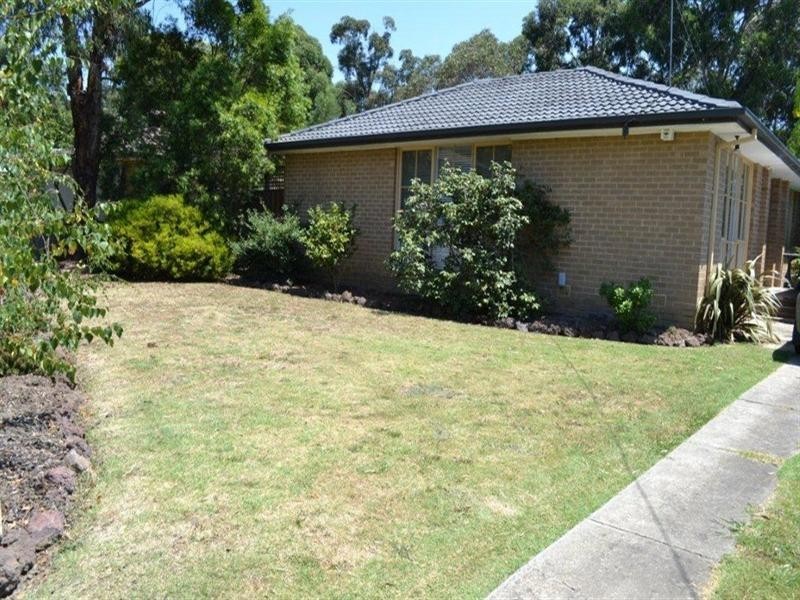 8 Somerset Drive, Viewbank VIC 3084