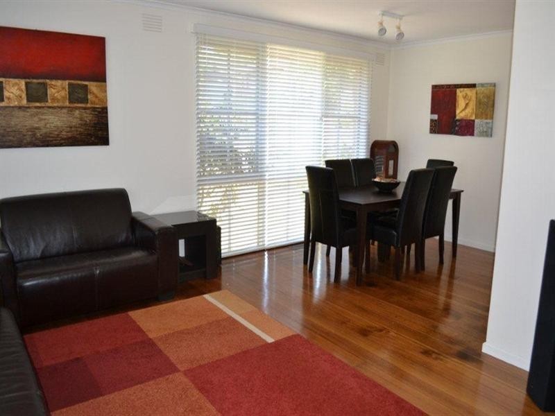 8 Somerset Drive, Viewbank VIC 3084