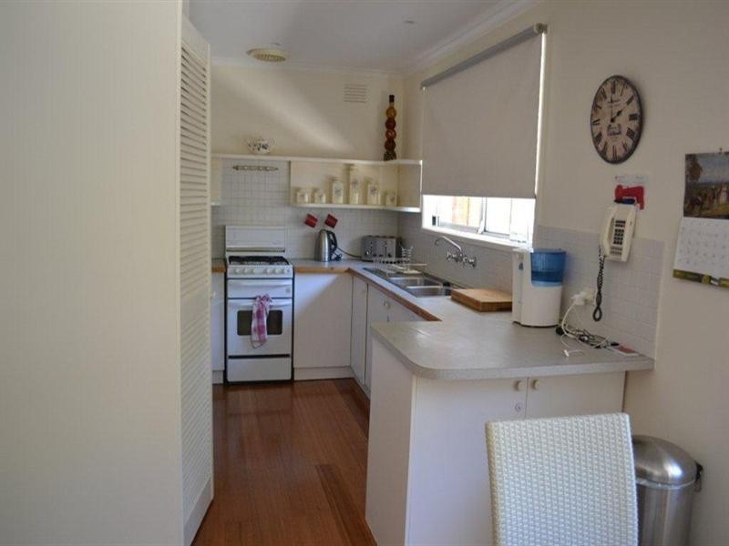 8 Somerset Drive, Viewbank VIC 3084