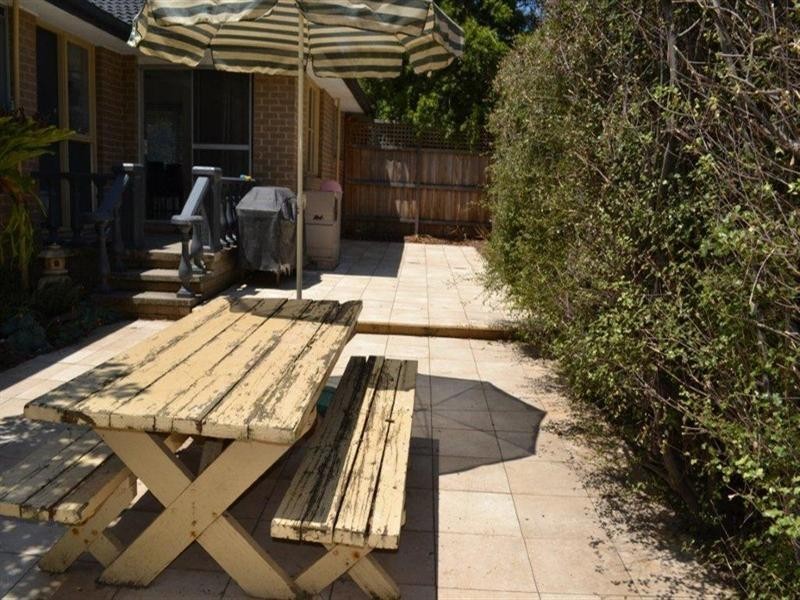 8 Somerset Drive, Viewbank VIC 3084