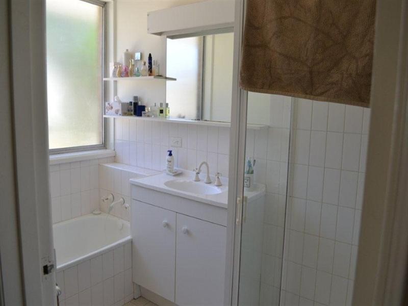 8 Somerset Drive, Viewbank VIC 3084